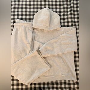 Aritzia Cloud Heather White Sweatfleece Set
